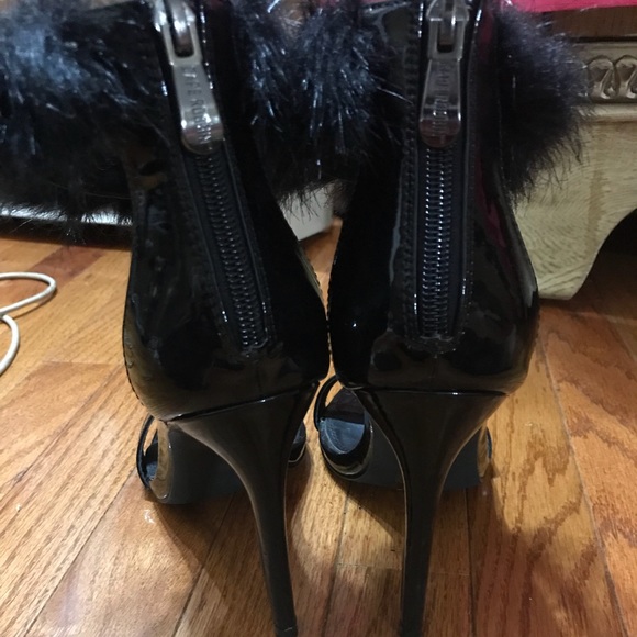 Black Heels with a faux fur ankle - Picture 3 of 3