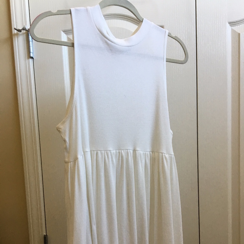 Sleeveless mock turtleneck