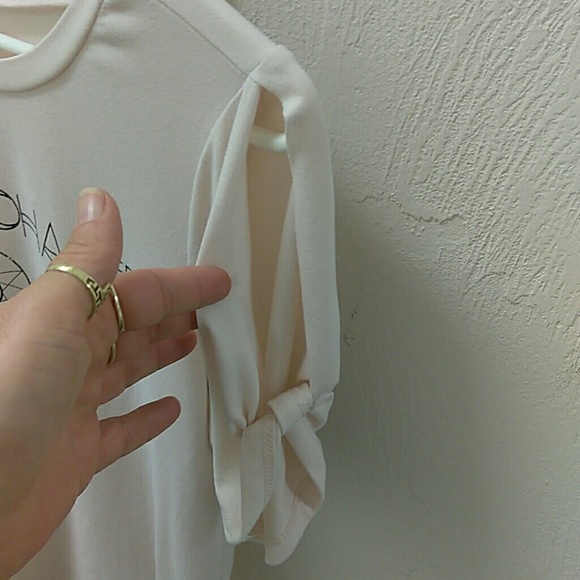 Cold shoulder Shirt - Picture 2 of 3