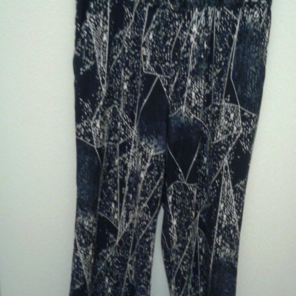 Abstract Print Jumper - Picture 2 of 8