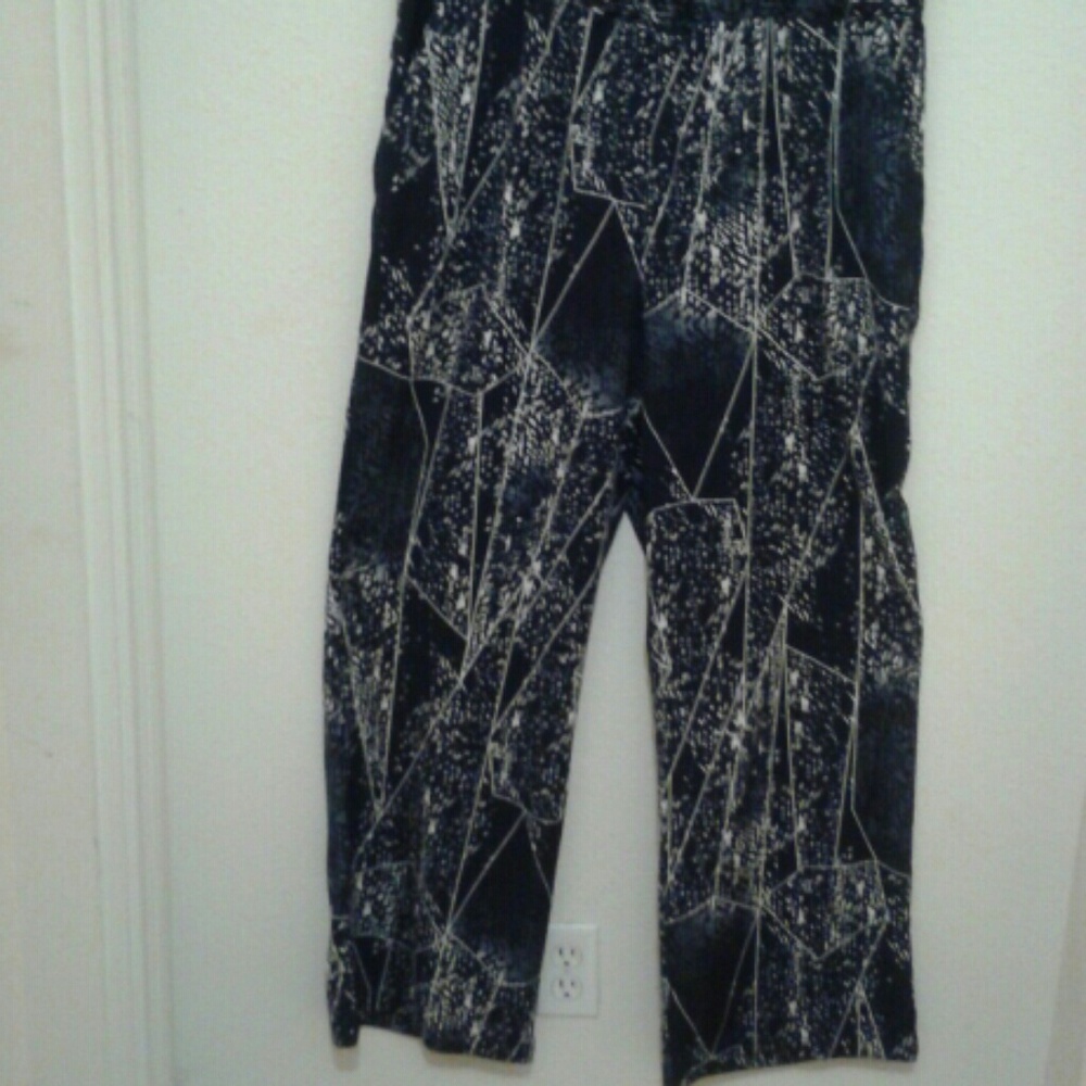 Abstract Print Jumper - Picture 3 of 8