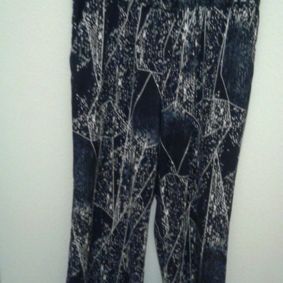 Abstract Print Jumper - Picture 2 of 8