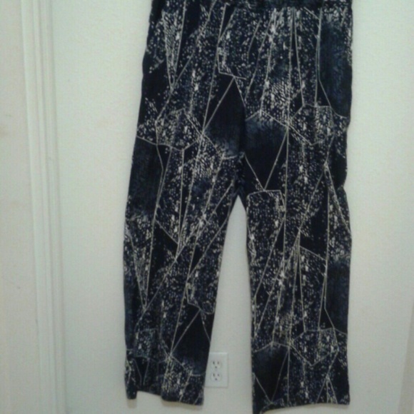 Abstract Print Jumper - Picture 3 of 8