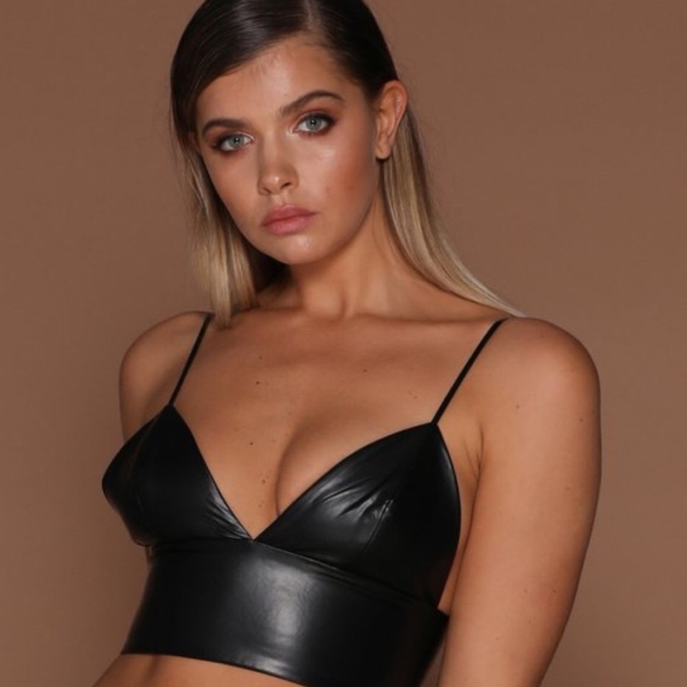 NWOT! MESHKIBOUTIQUE CROP