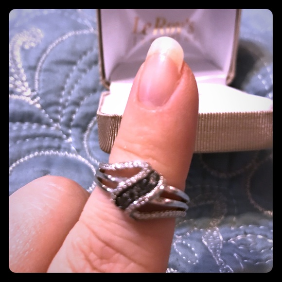 Black and white diamond ring. Size 7 - Picture 1 of 2