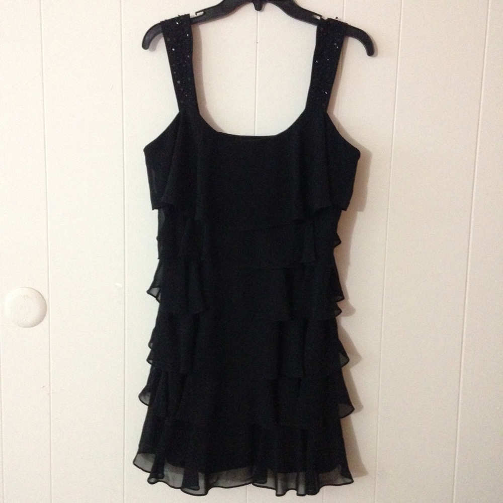 NWOT Jessica Howard black riddled cocktail dress