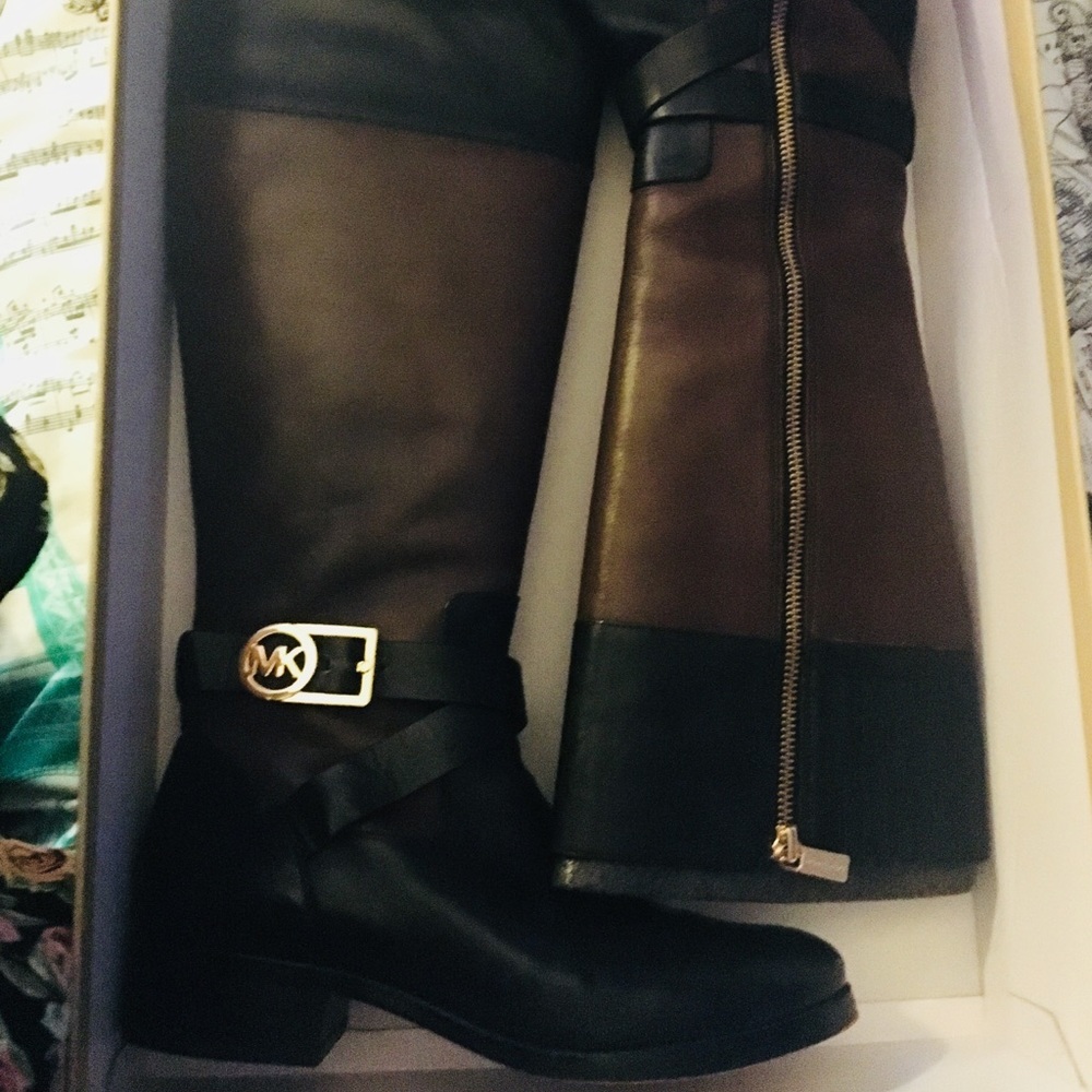 Authentic boots MK