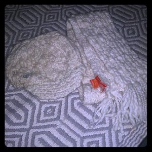 Roxy knit hat & scarf