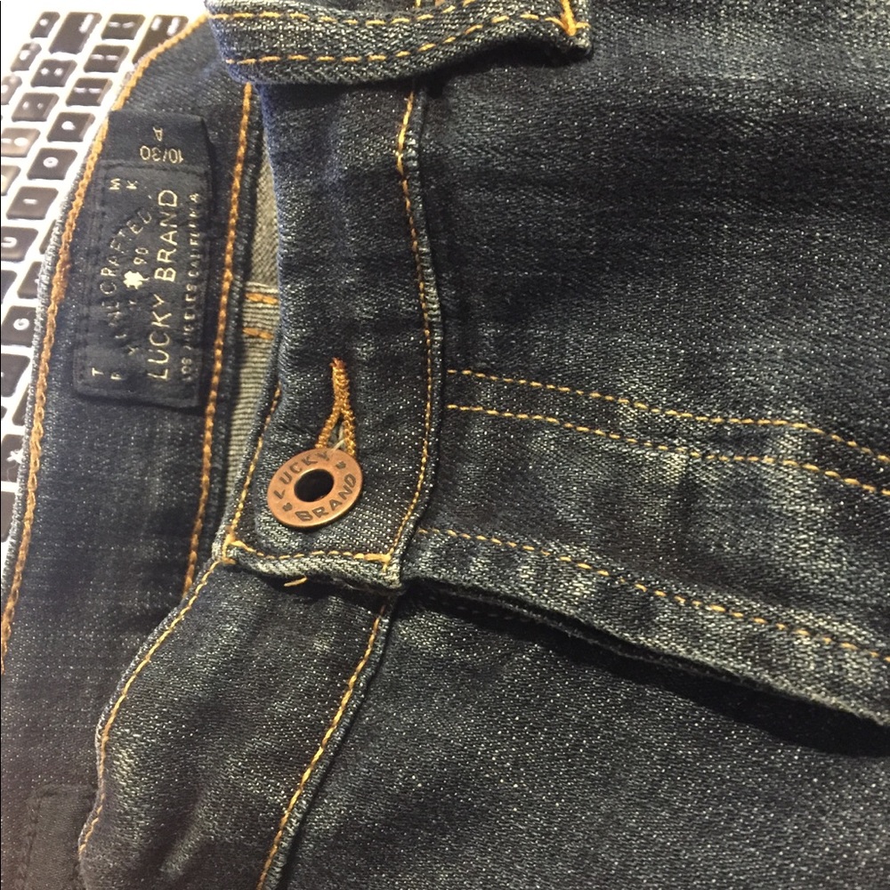 Lucky Brand Bootcut- slight flare jeans! - Picture 2 of 2