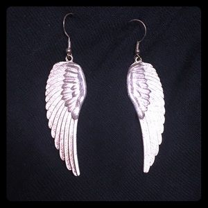 🖤✨G O R G E O U S silver angel wing earrings✨🖤