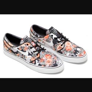 LE Stefan Janoski