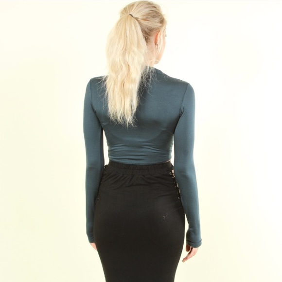 Knotted Crop Top - Picture 4 of 4