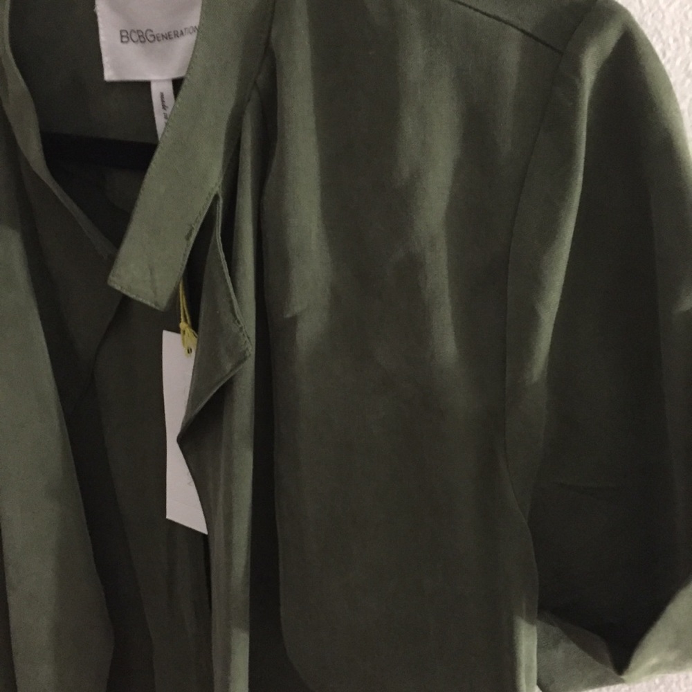 BCBGeneration Army Green Short Sleeved Trenchcoat - Picture 3 of 4