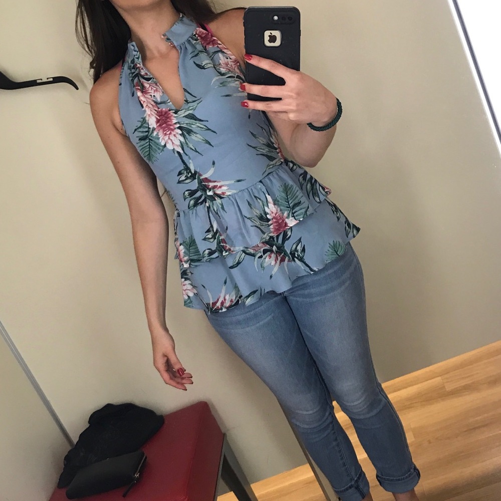 NWT Gorgeous floral top!