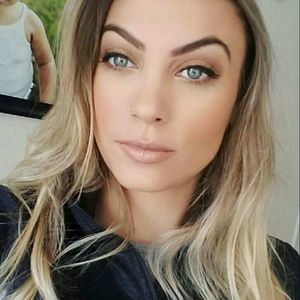 Meet your Posher, Debora