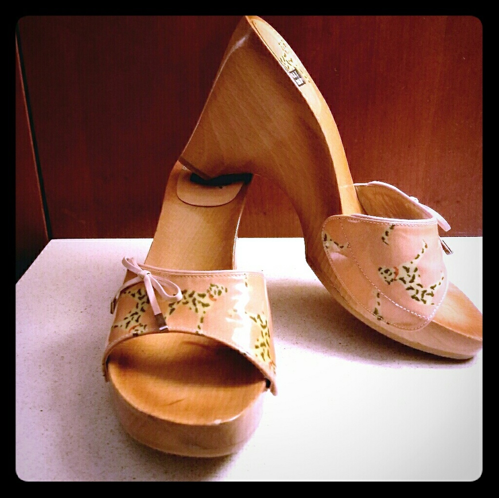 Stuart Weitzman pink Dalmatian wedge clogs