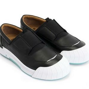 JOHN FLUEVOG BLACK SNEAKERS SZ 9