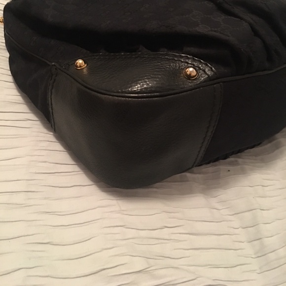 authentic Black and Gold Gucci logo hobo - Picture 2 of 8