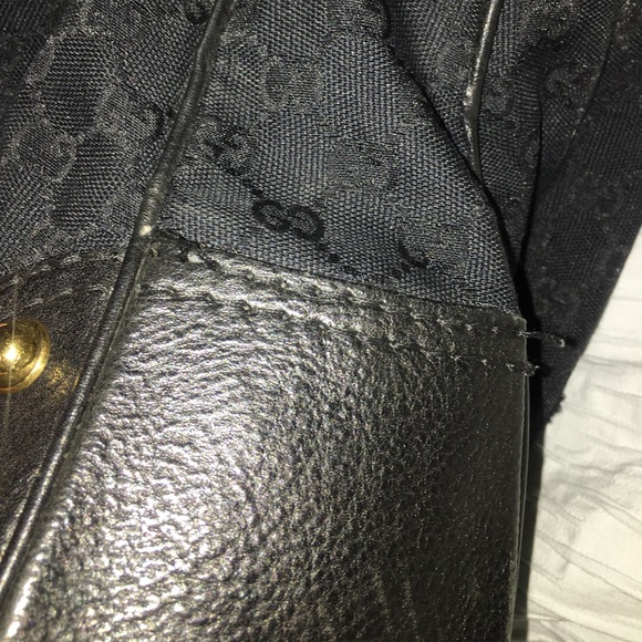 authentic Black and Gold Gucci logo hobo - Picture 4 of 8