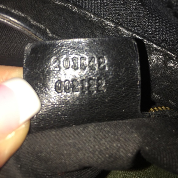 authentic Black and Gold Gucci logo hobo - Picture 8 of 8