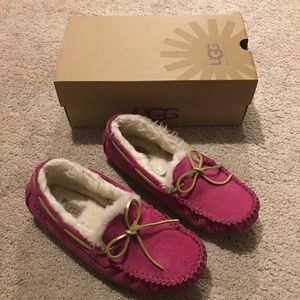 100% Authentic UGG W DAKOTA 5612 W/RVT