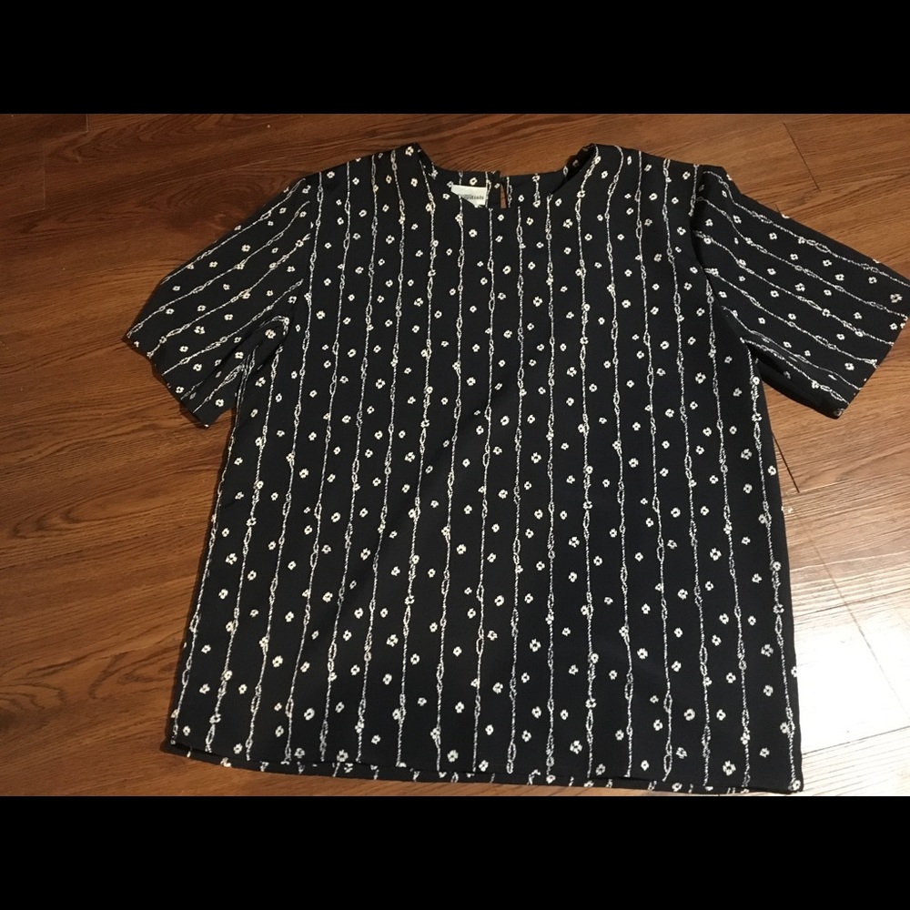 Patterned navy and white top