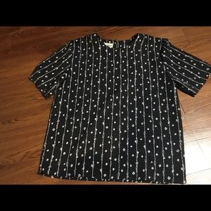 Patterned navy and white top