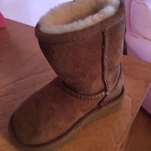 Toddler girl Ugg Boots classic