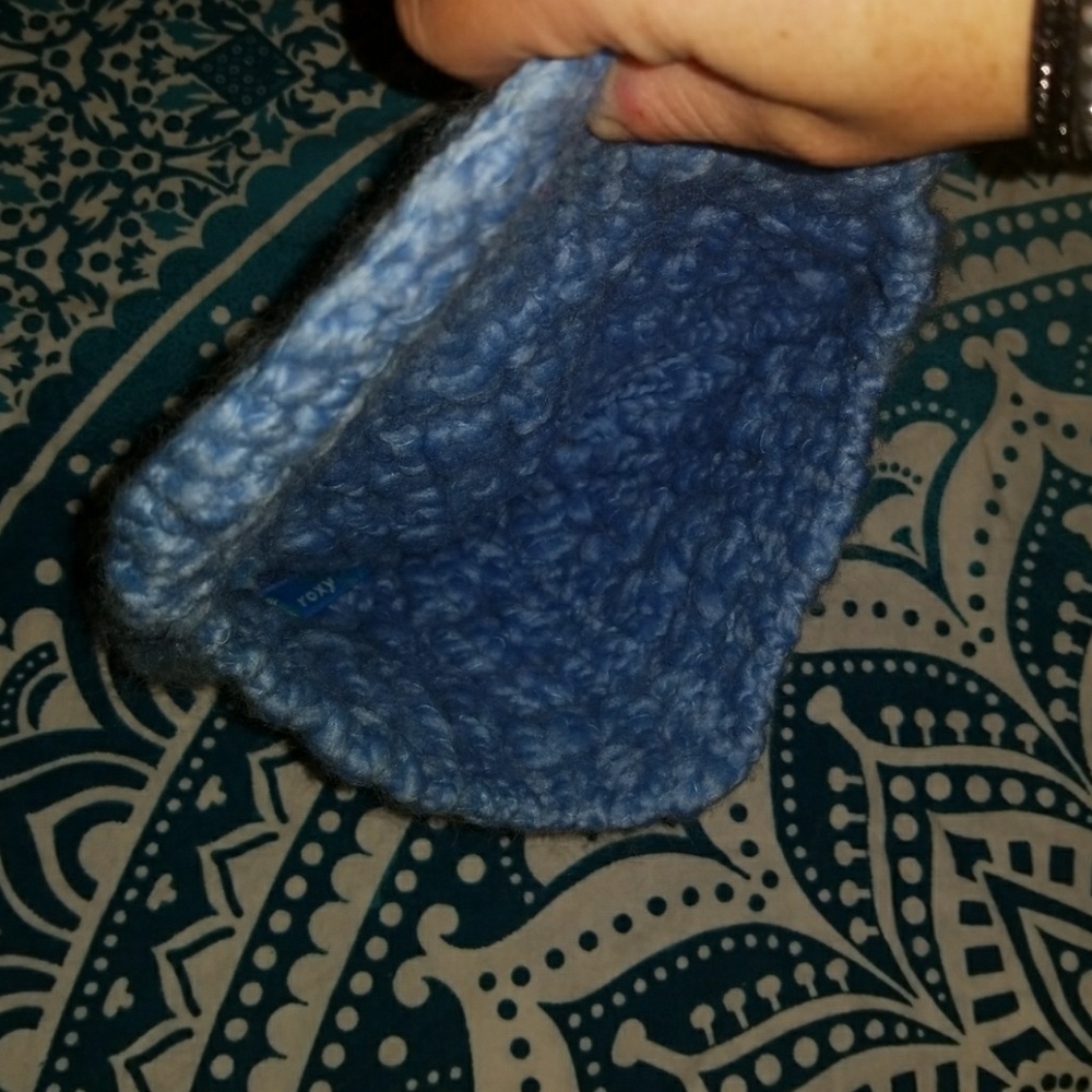 Roxy knit hat - Picture 2 of 3