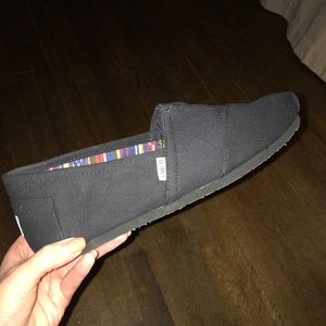 New in box - Men's Toms flat black size 11