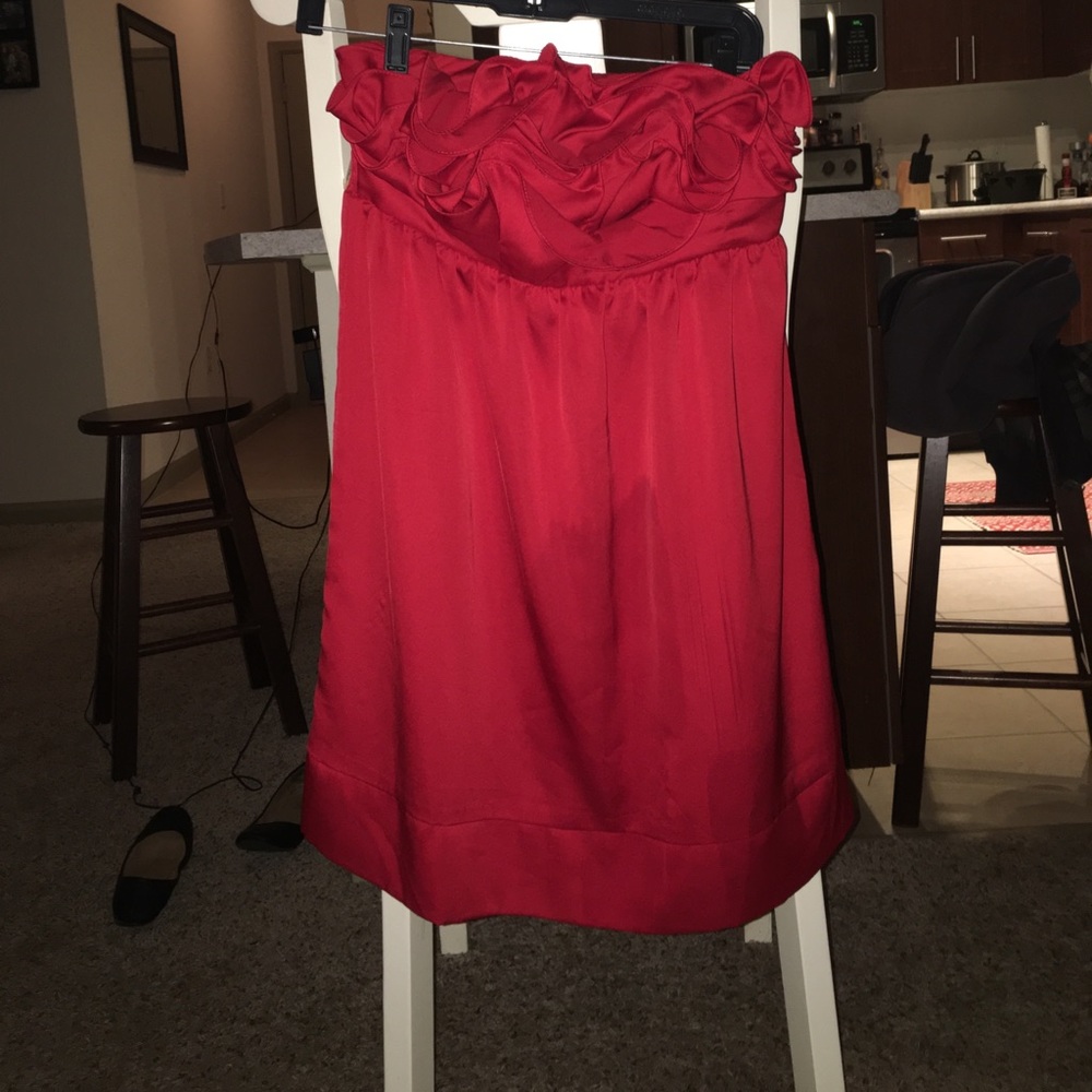 Red strapless dress. Silk-like fabric. Large