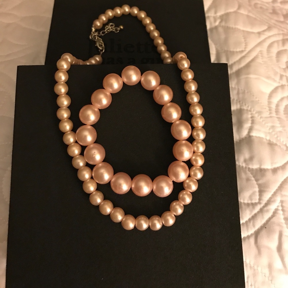 Pink faux pearl necklace and bracelet