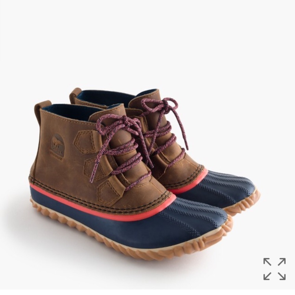 NWT short SOREL boots! PRICE FIRM