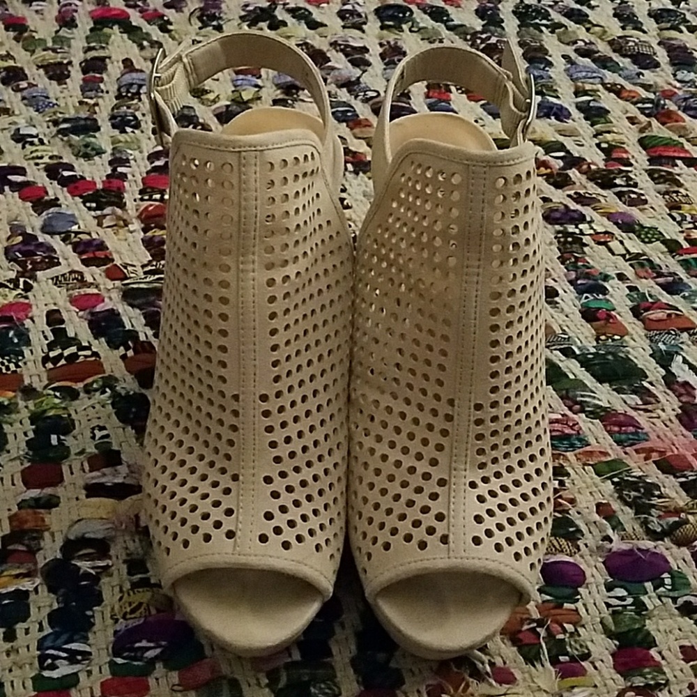 Worn twice super amazing wedges!