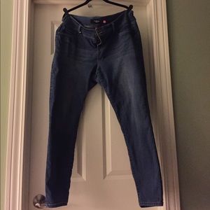 **Huge Savings** Torrid Denim Jeggings - 18T