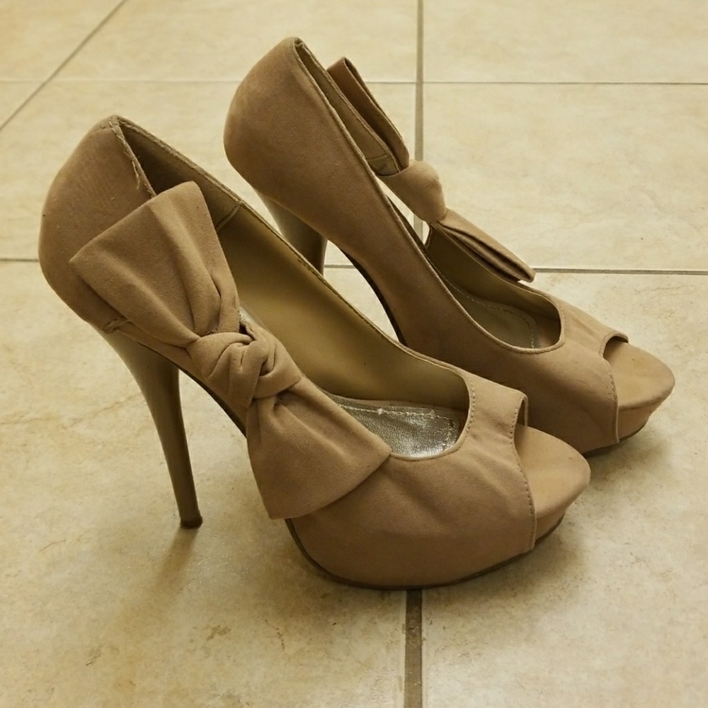 Bonnibel taupe bow peep toe suede heels