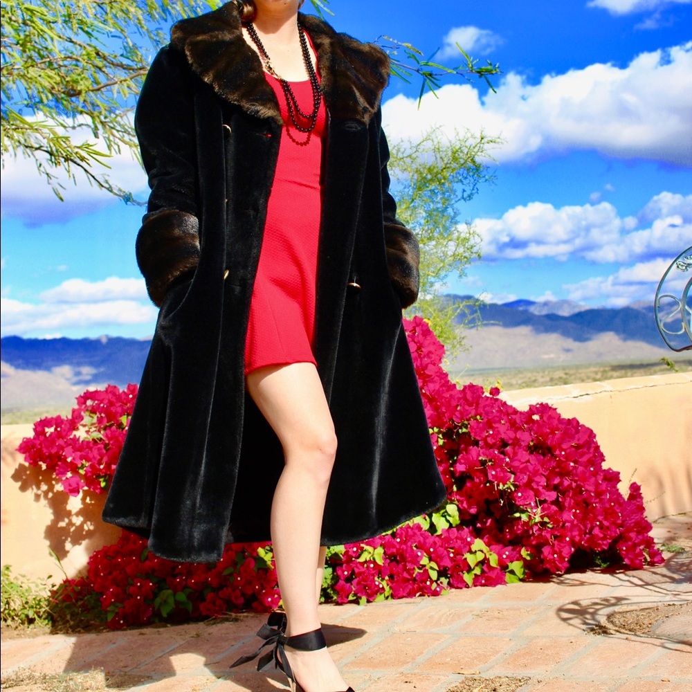😍60’s vintage faux fur coat😍