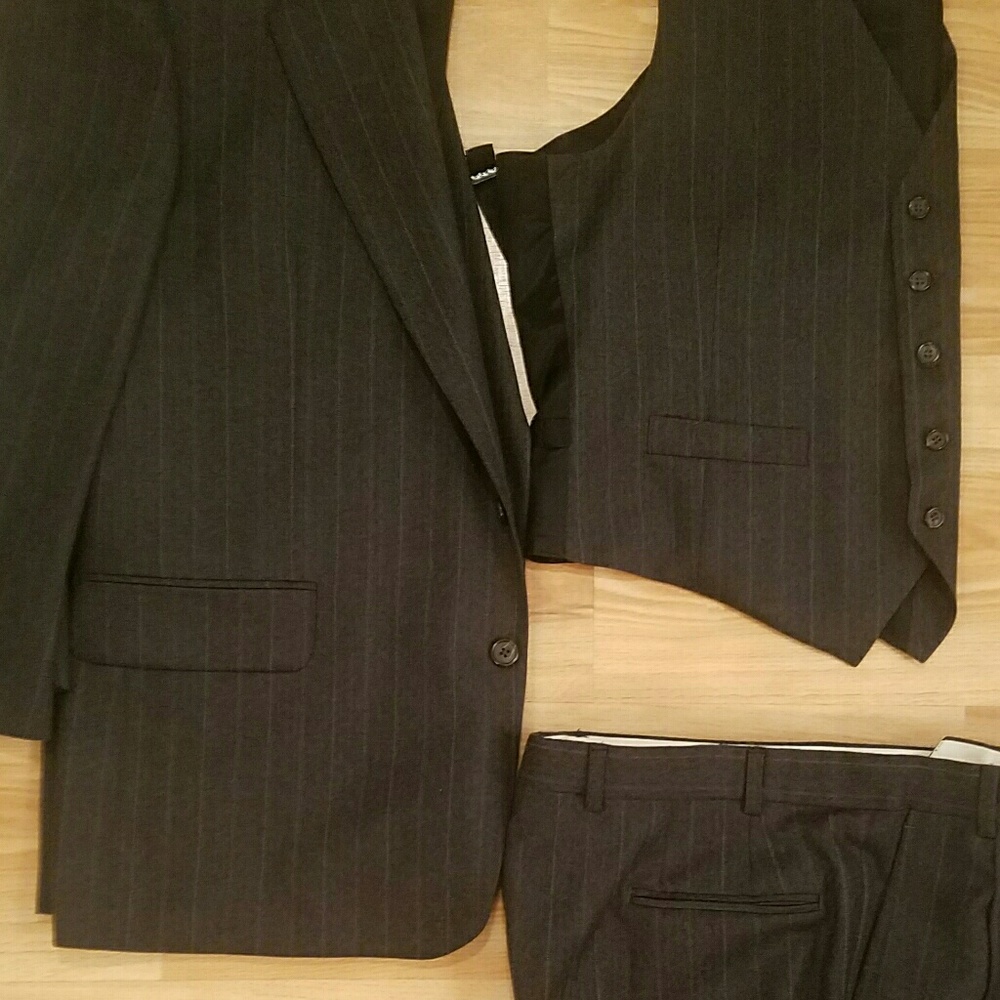 Oscar de la Renta Gray Pinstripe Suit Tuxedo Vest