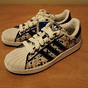 Adidas Tennis Shoes, Size 6.5 (Men), 7.5 (Women)