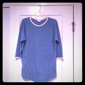 NWOT LULAROE RANDY TEE piped in white!