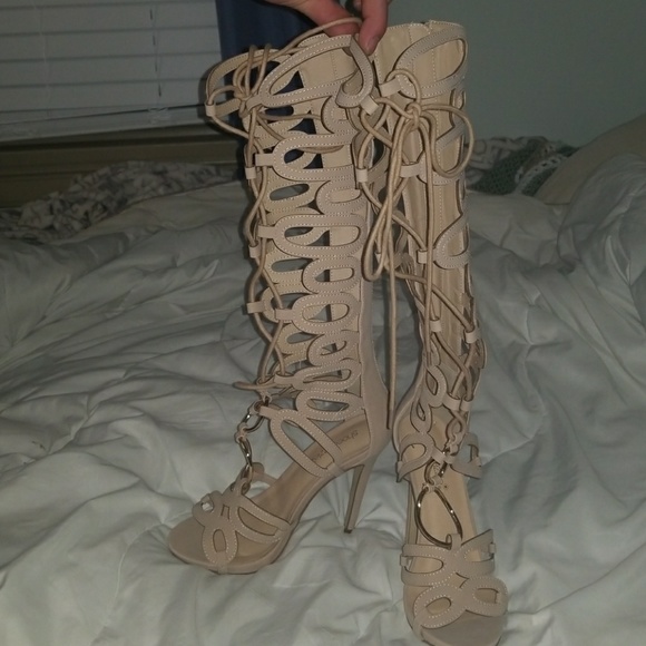 Healed boots - Picture 1 of 2