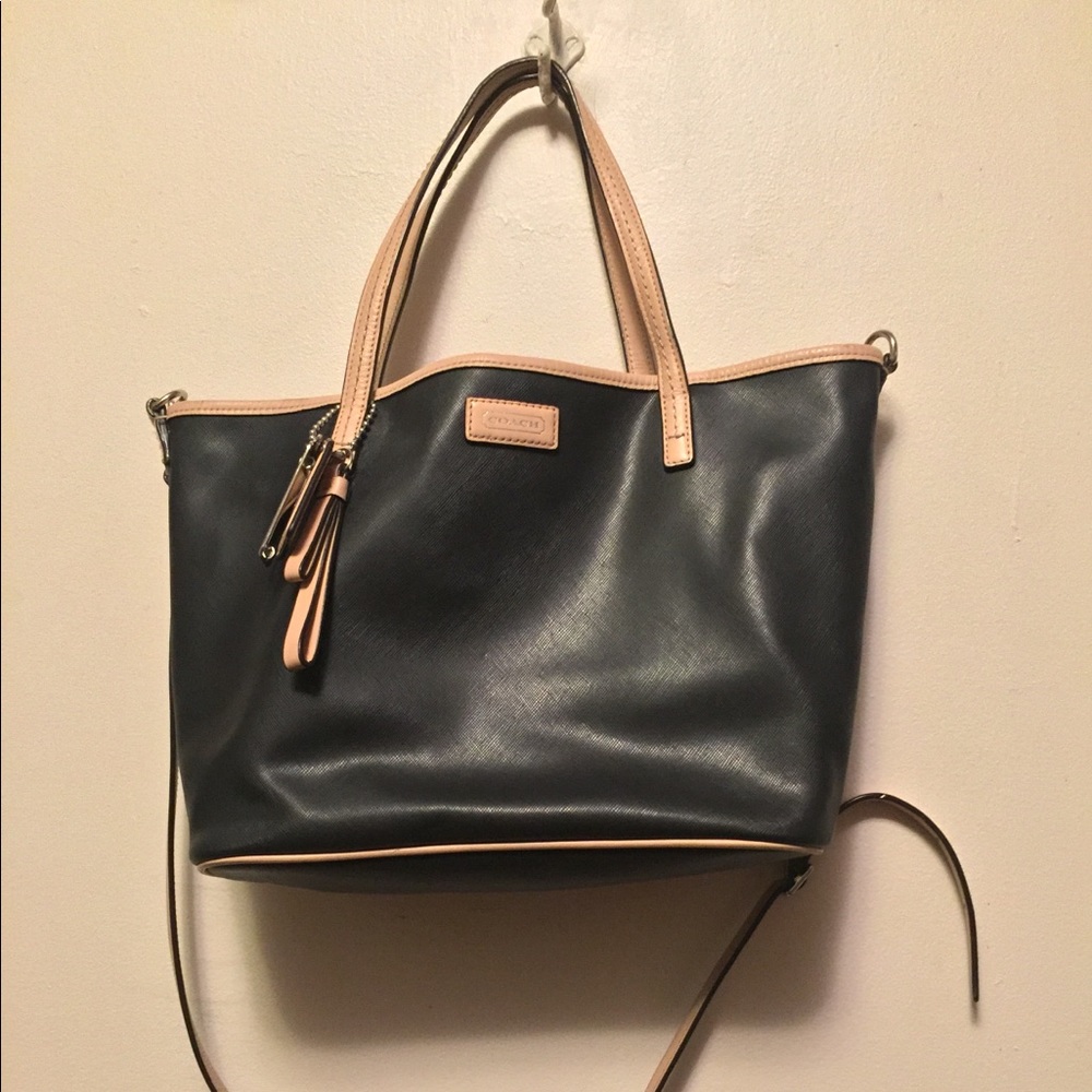 Coach Tote- Medium purse, black. Like new!