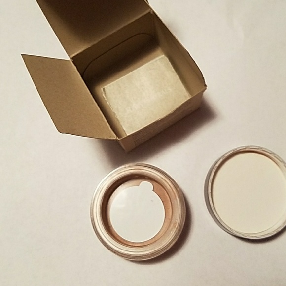 Rawminerals Foundation - Picture 3 of 3