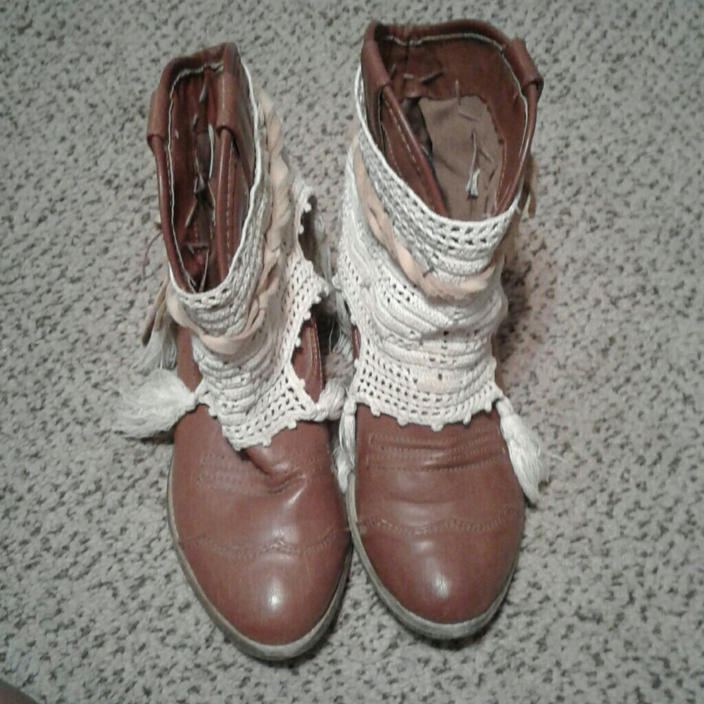 BROWN BOOTIES