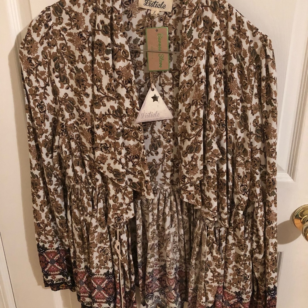 LISTICLE- Floral kimono/ open shirt SMALL
