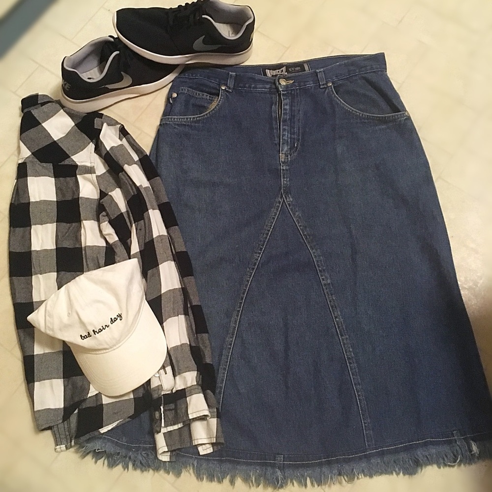 •❗️On Hold @aschanick❗️| Midi Jean Skirt•