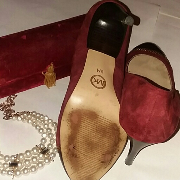 Classic MIchael Kors Shoes - Picture 5 of 7