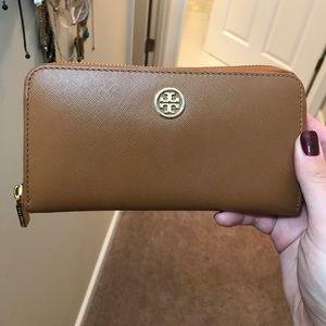 Spacious brown leather Tory Burch wallet