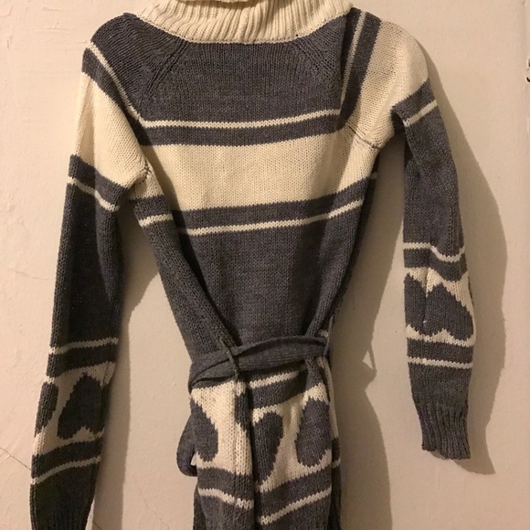 Sweater - Picture 4 of 4