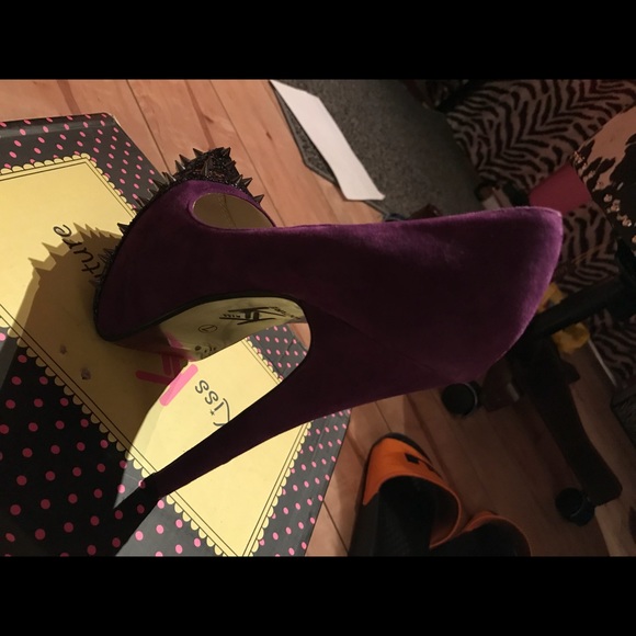 Purple studded heels - Picture 4 of 7